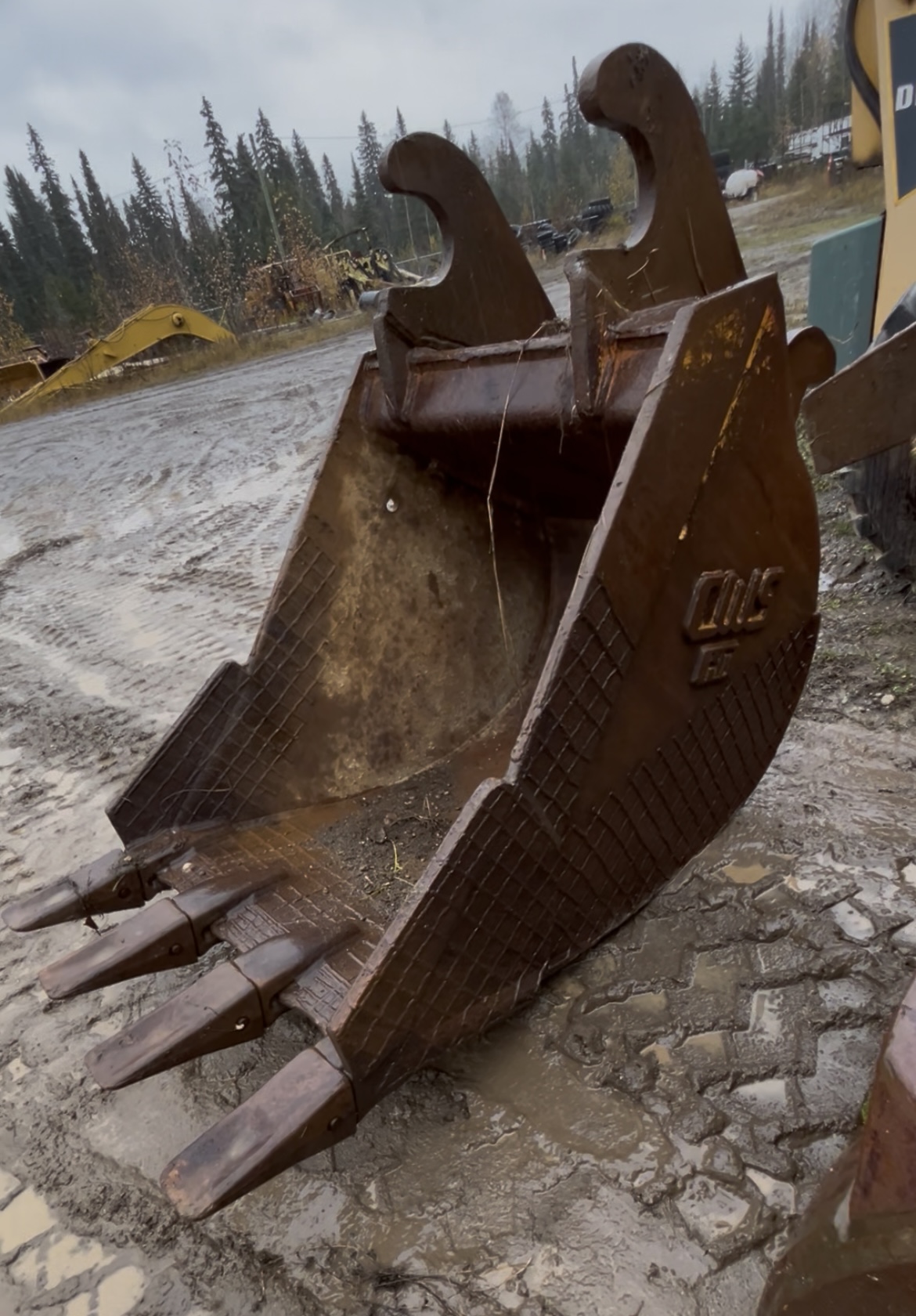 36” DIGGING BUCKET FITS LARGER-SIZED EXC.(30T+)  36” DIGGING BUCKET FITS LARGER-SIZED EXC.(30T+)