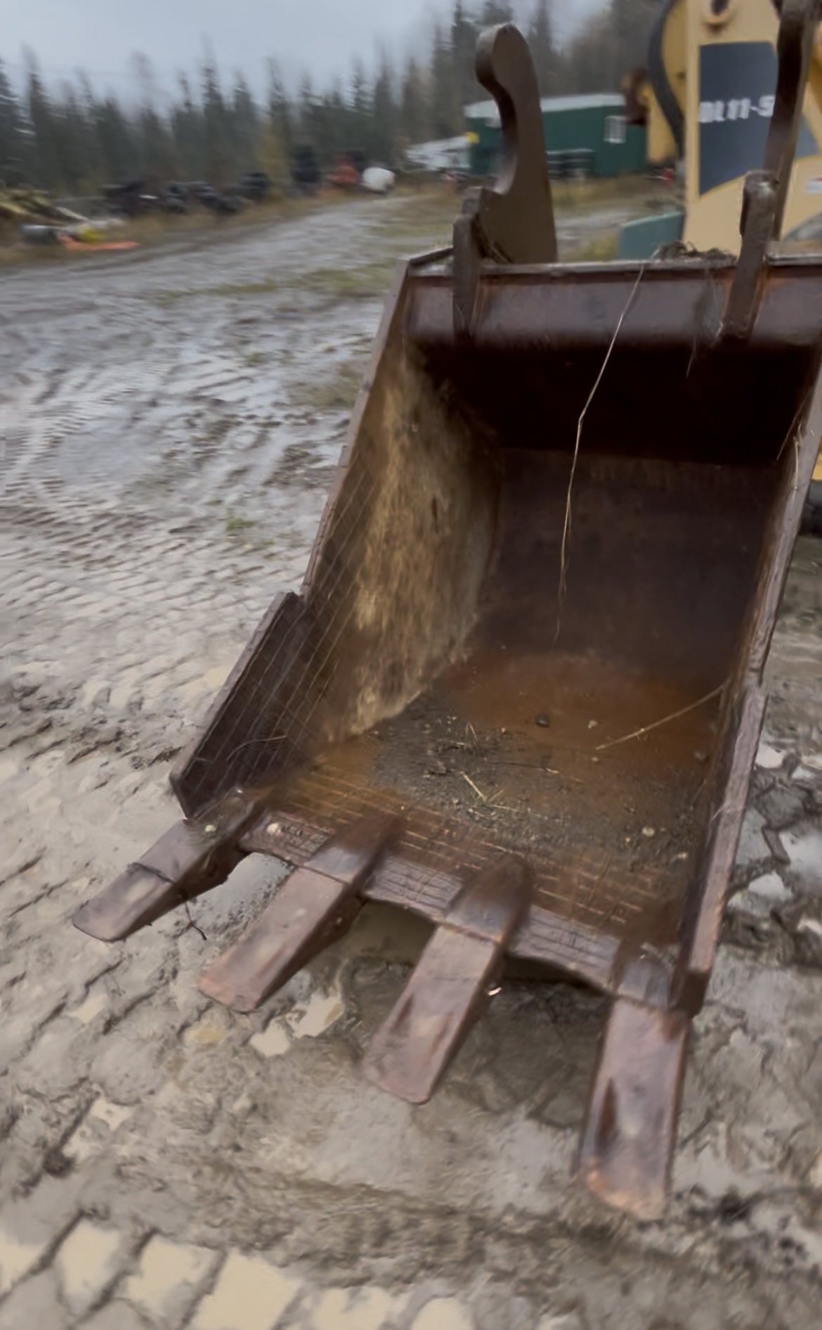 36” DIGGING BUCKET FITS LARGER-SIZED EXC.(30T+)  36” DIGGING BUCKET FITS LARGER-SIZED EXC.(30T+)