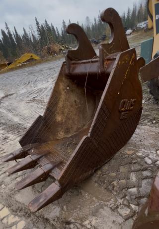 36” DIGGING BUCKET FITS LARGER-SIZED EXC.(30T+) 