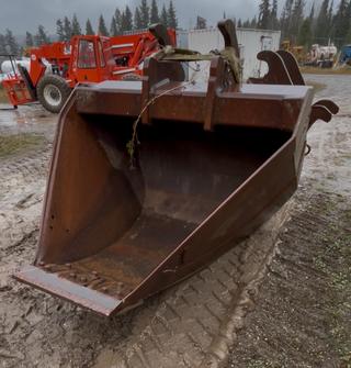 28” DITCHING V-BUCKET FITS LARGER EXC.(30T+)