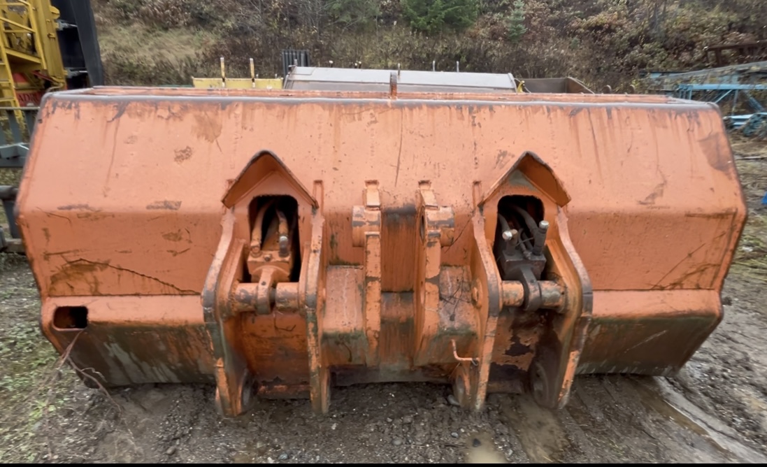 6YD TRAM/LOADER BUCKET W/HYD. RELEASE GATE. 6YD TRAM/LOADER BUCKET W/HYD. RELEASE GATE.