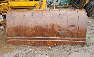 Bucket caterpillar 322