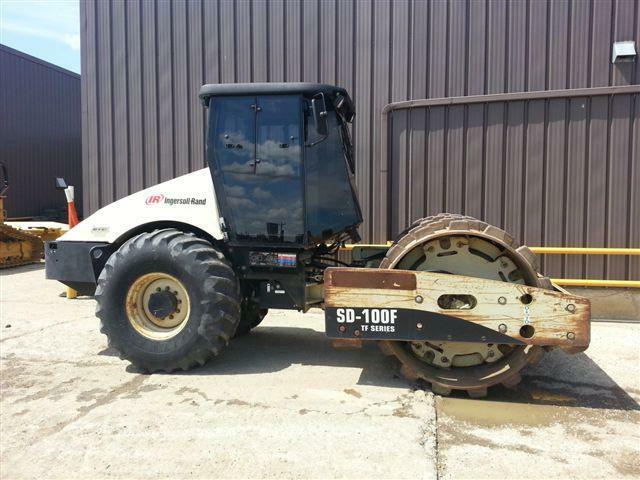 2005 INGERSOLRAND SD100F PADFOOT COMPACTOR