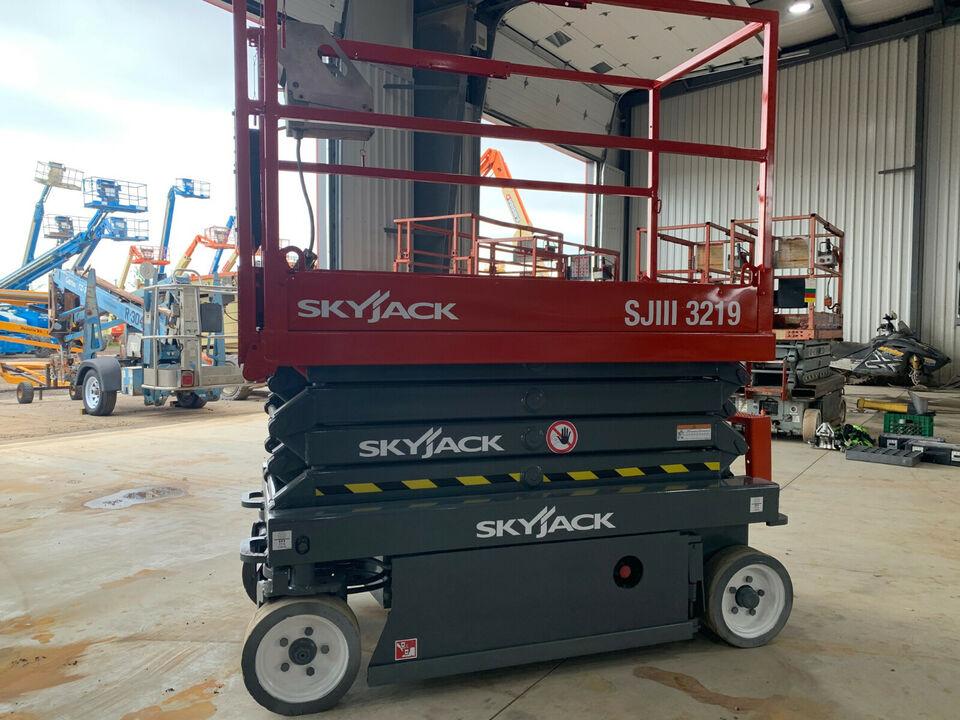 2012 Skyjack SJIII 3219 New Batteries Electric Scissor Lift for sale